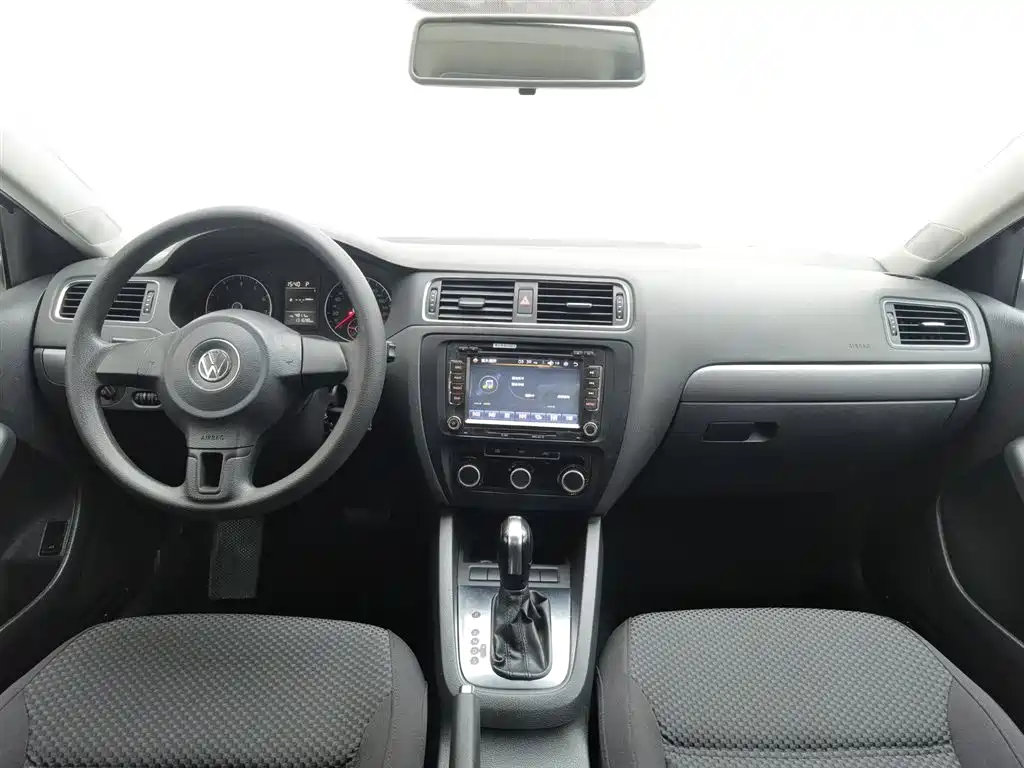 Volkswagen Sagitar 2013