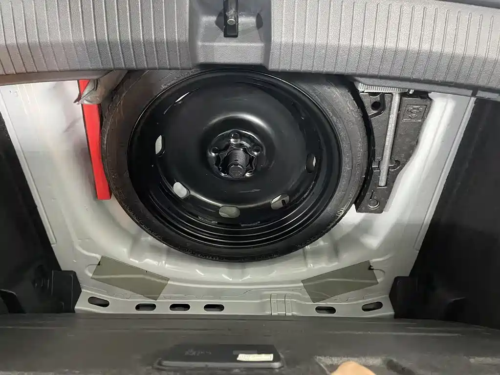 Volkswagen T-Roc 2023 — фото 16