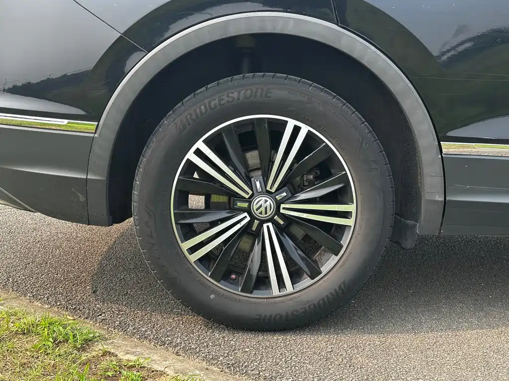 Volkswagen Tiguan L 2018 — фото 19