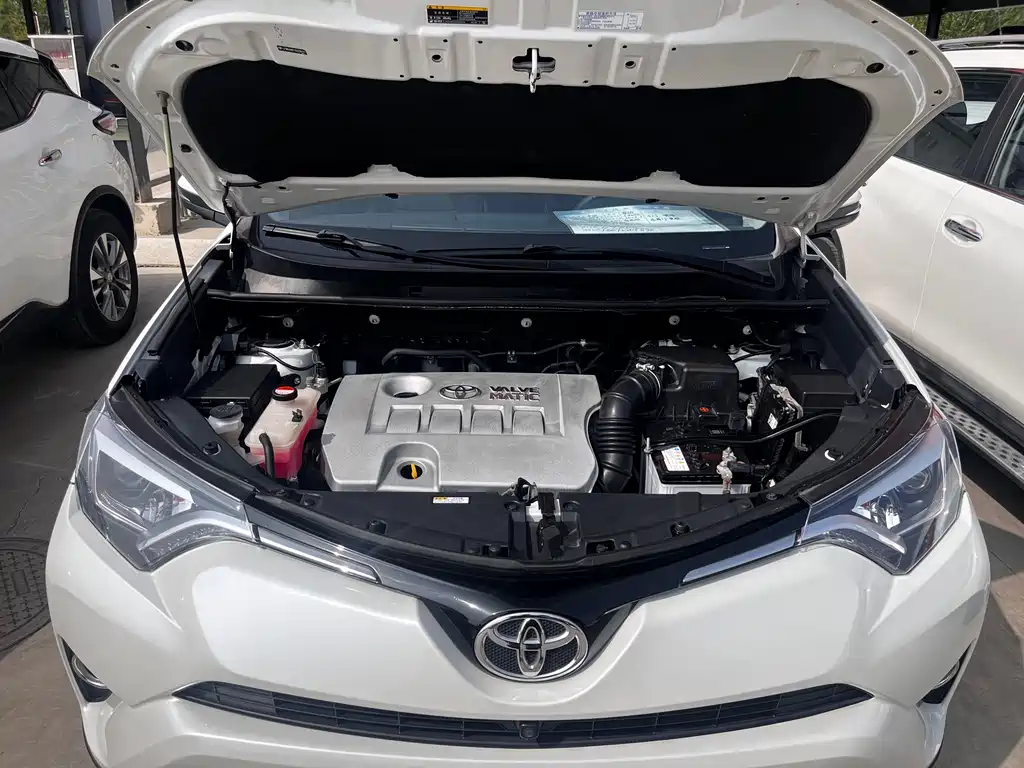 Toyota RAV4 2017 — фото 16