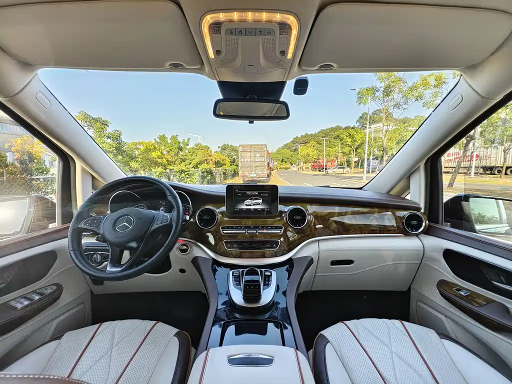 Mercedes-Benz V-Class 2020 — фото 8