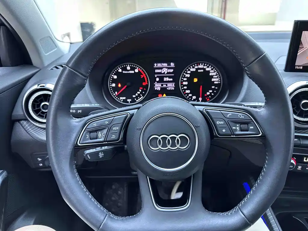 Audi Q2L 2021 — фото 12