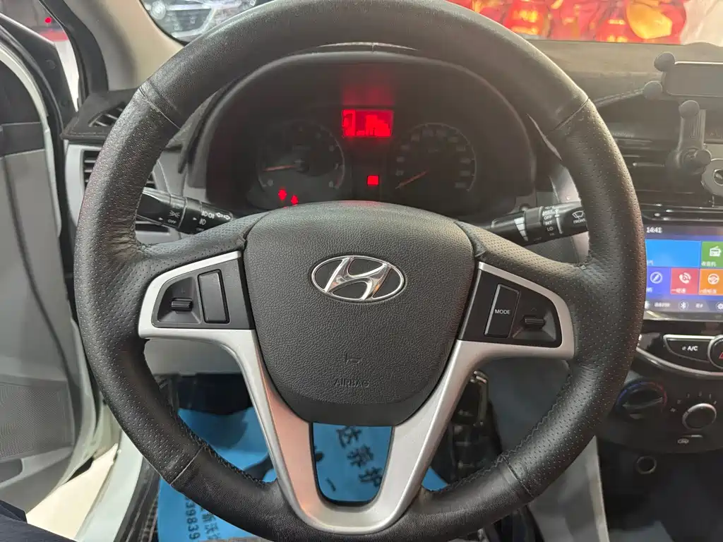 Hyundai Verna 2016 — фото 14