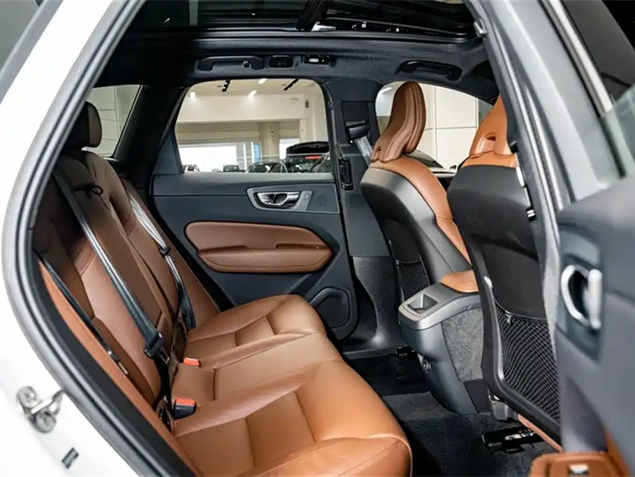 Volvo XC60 2025 — фото 21