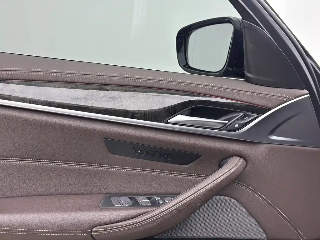 BMW 5 Series 2022 — фото 15