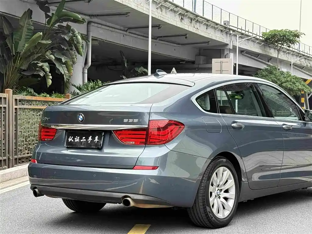 BMW 5 Series GT 2011 — фото 24