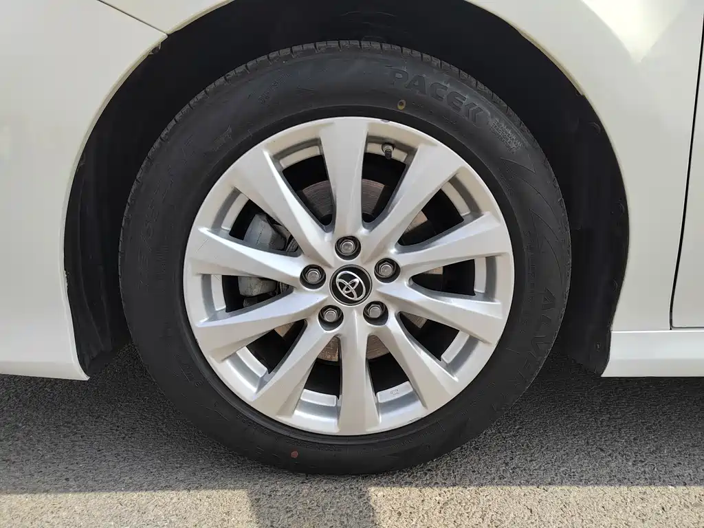 Toyota Camry 2020 — фото 19