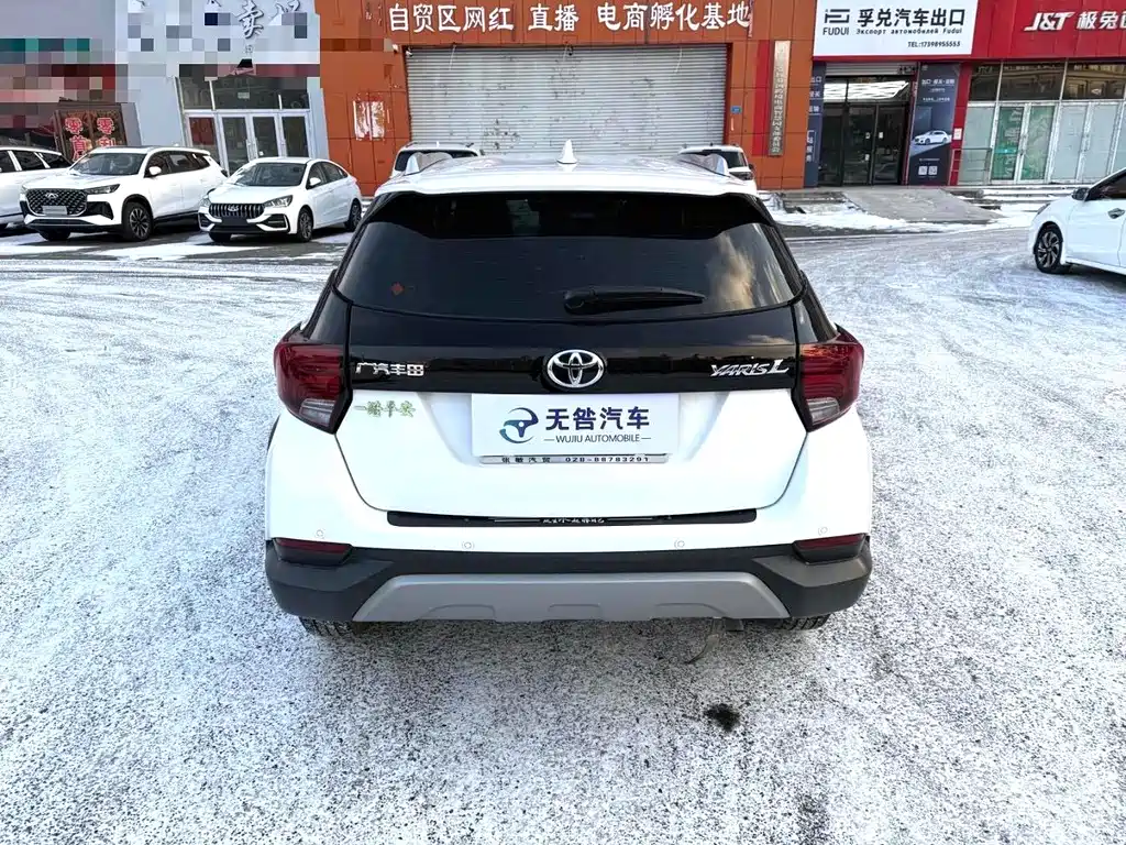 Toyota Yaris L 2022 — фото 5
