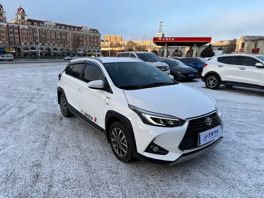 Toyota Yaris L 2022 — фото 3