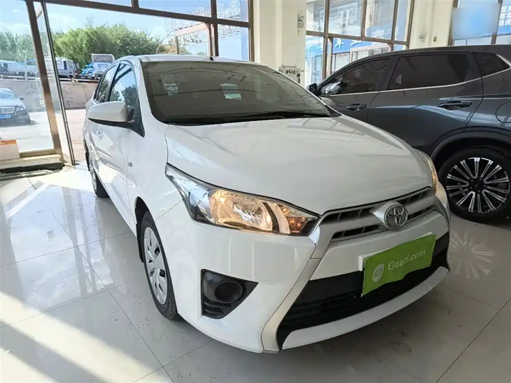 Toyota Yaris L 2015 — фото 4