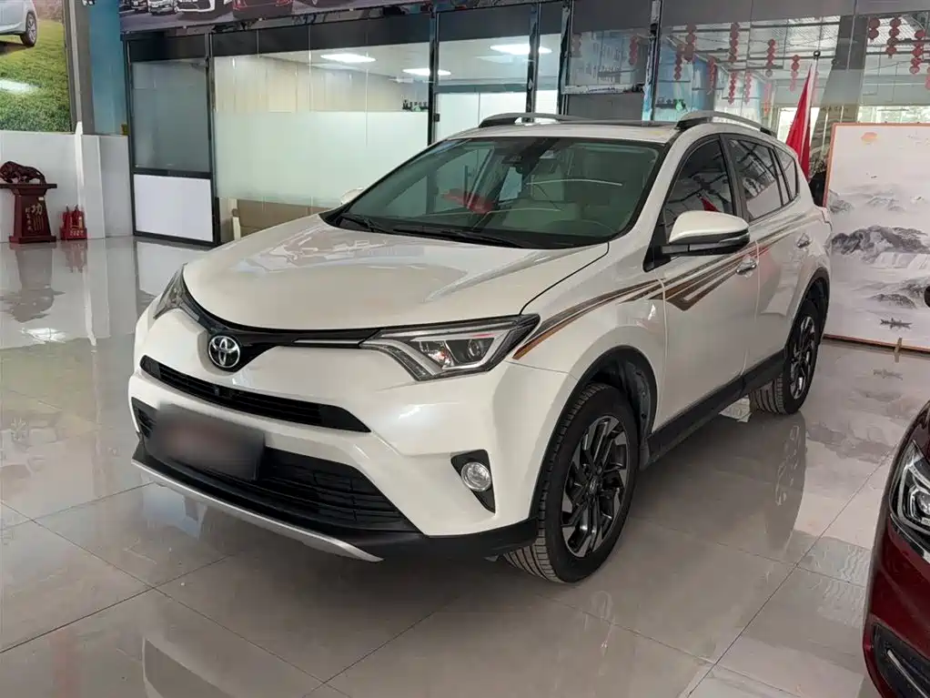 Toyota RAV4 2018 — фото 1