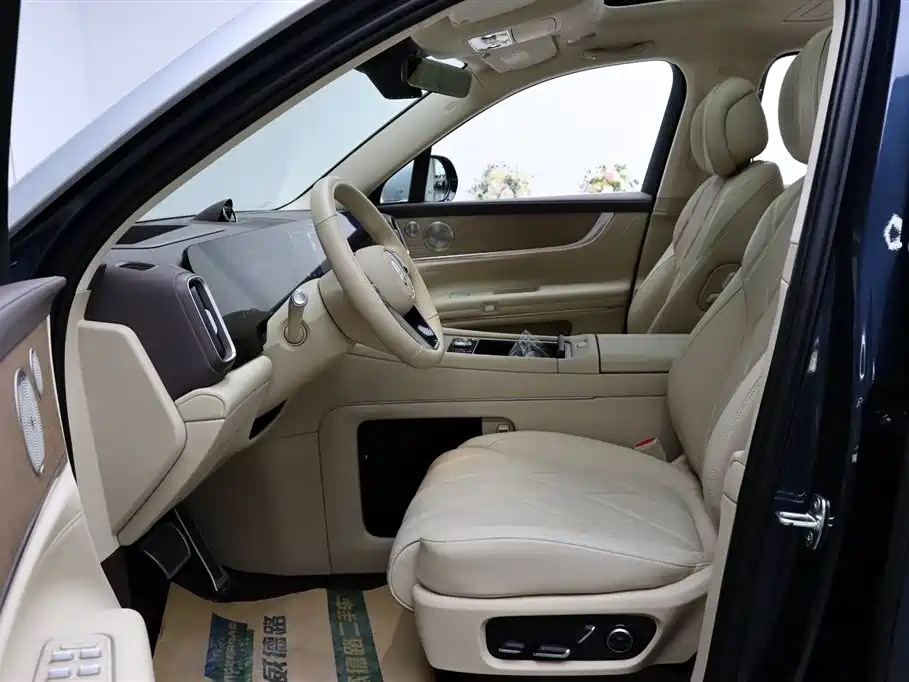 AITO M9 2025 — фото 16