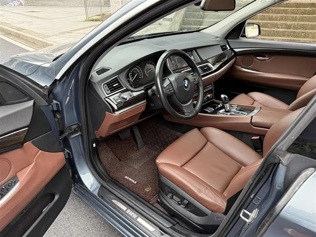 BMW 5 Series GT 2011