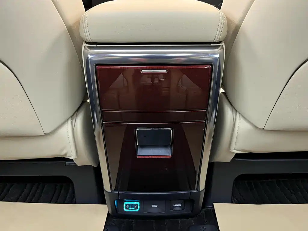 Toyota Alphard 2017 — фото 28
