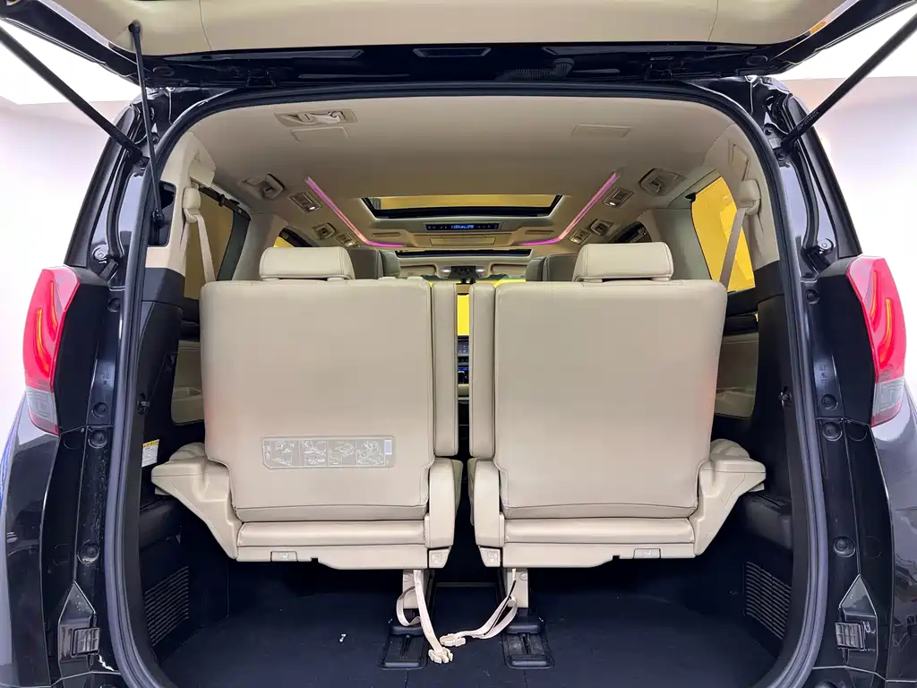 Toyota Alphard 2017 — фото 34