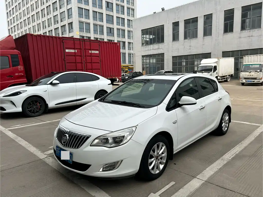Buick Excelle 2013 — фото 1