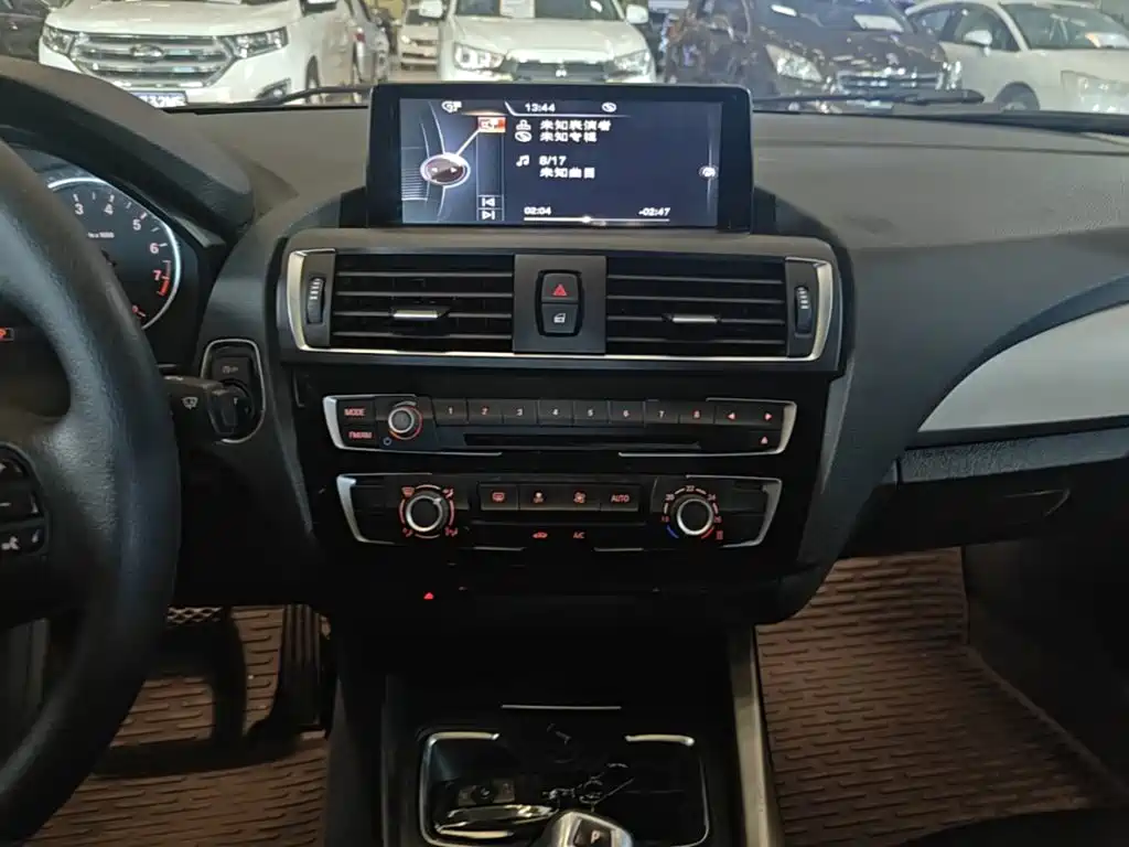 BMW 1 Series 2015 — фото 13