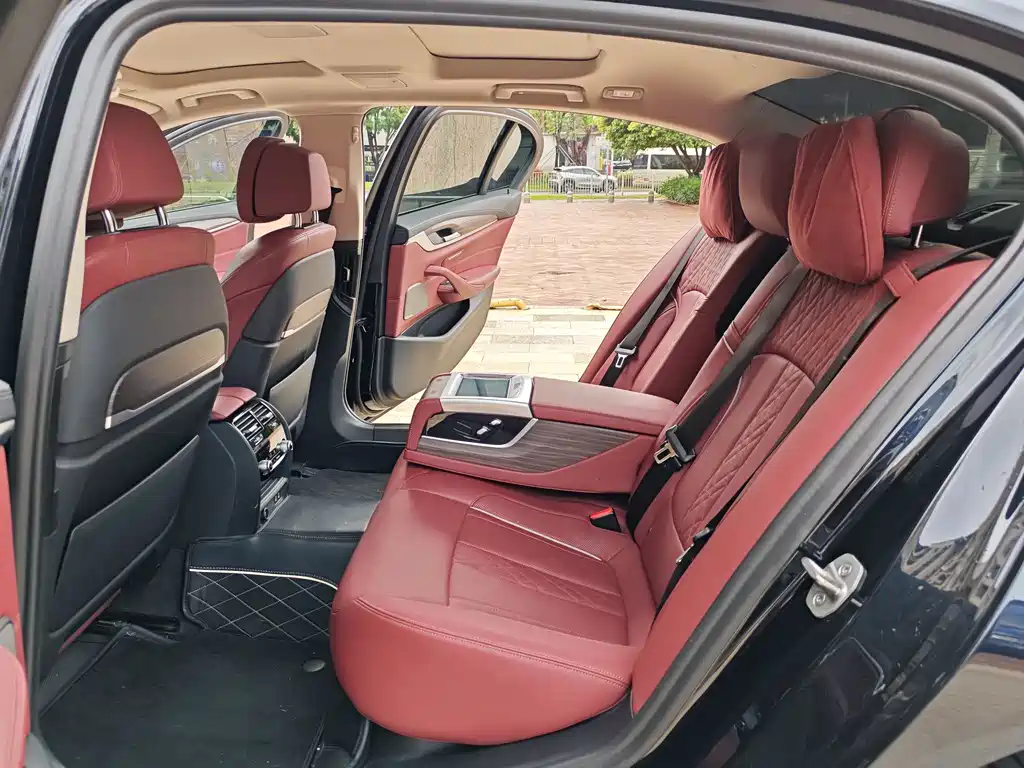 BMW 5 Series 2022 — фото 13