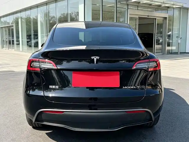Tesla Model Y 2022 — фото 8