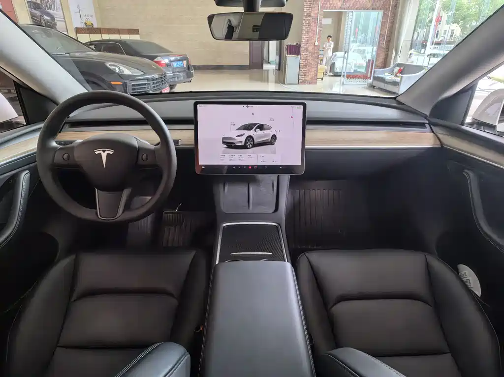Tesla Model Y 2023 — фото 4