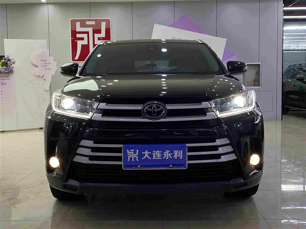 Toyota Highlander 2022 — фото 2