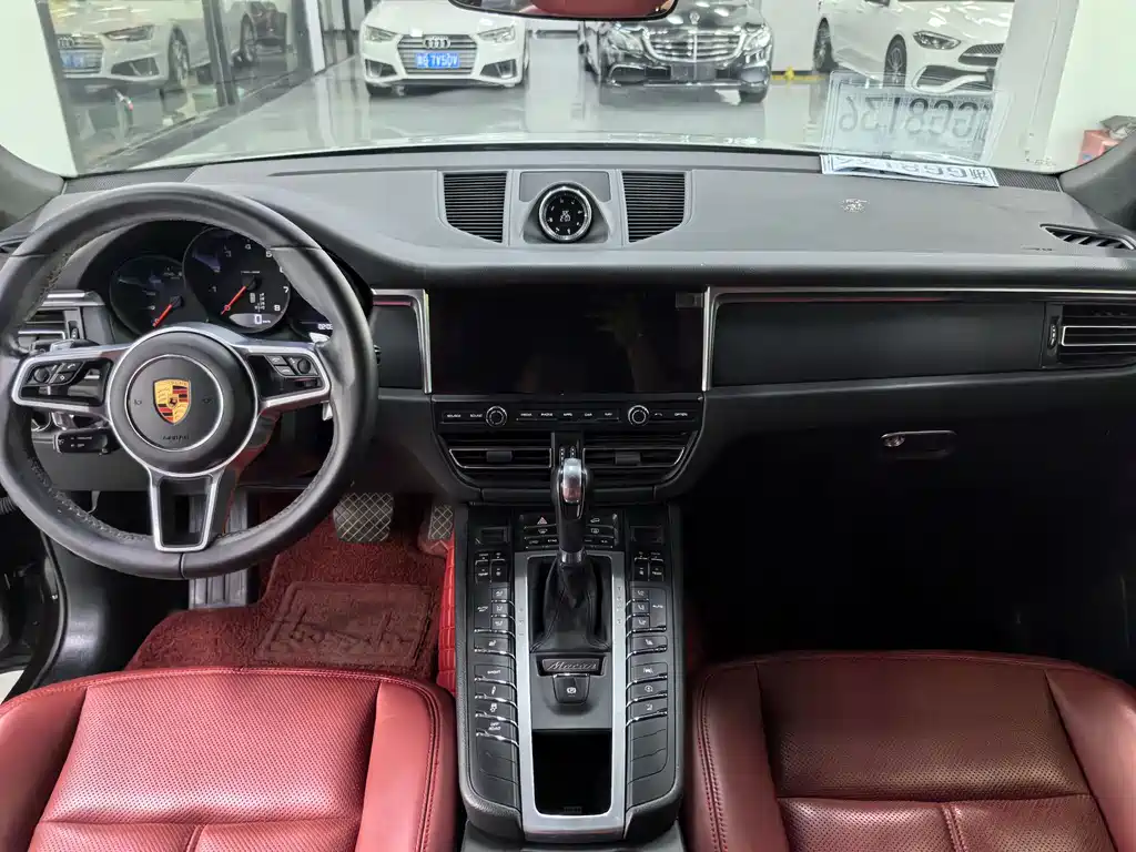 Porsche Macan 2020 — фото 10