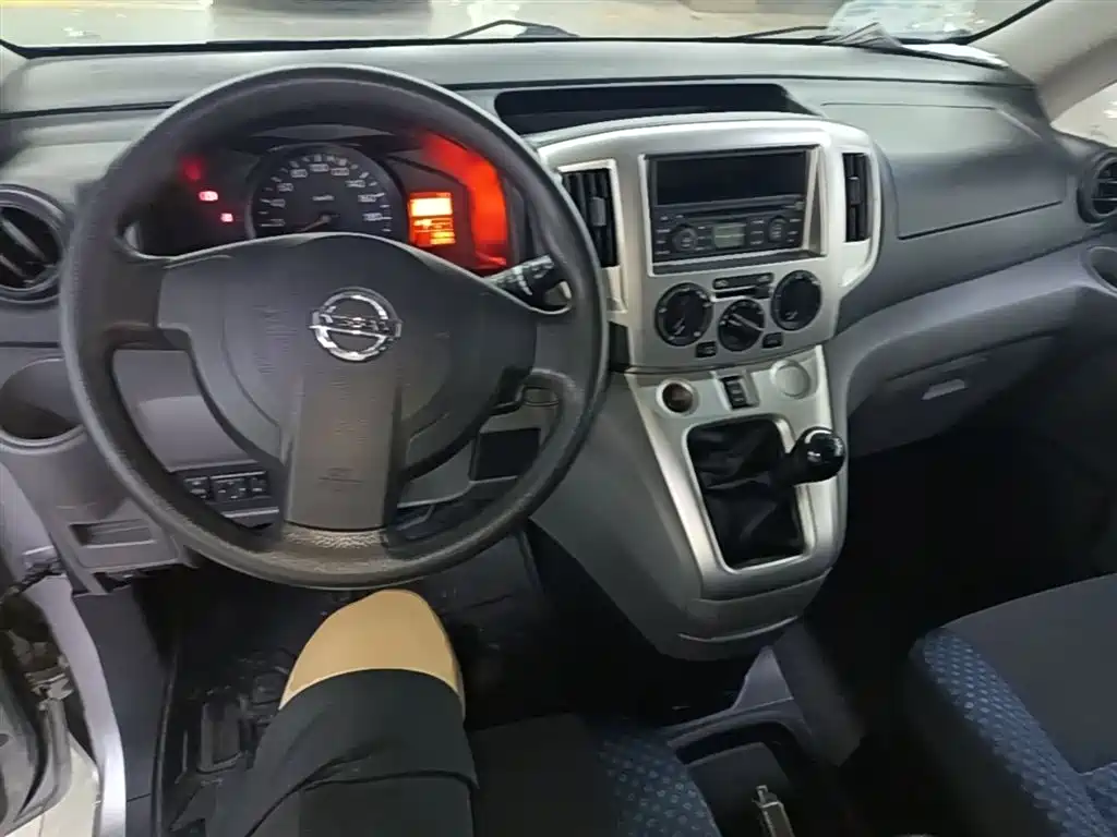 Nissan NV200 2014 — фото 10
