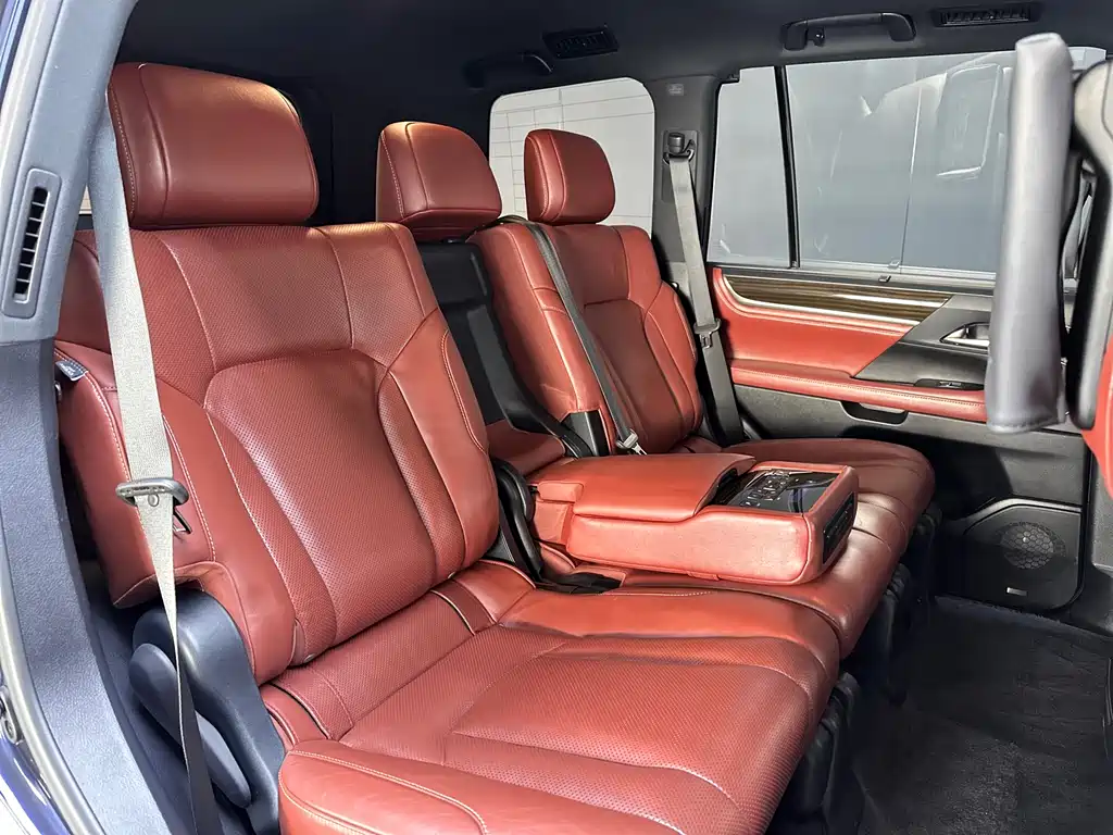 Lexus LX 2018 — фото 16
