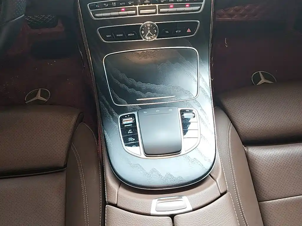 Mercedes-Benz E-Class 2019 — фото 14