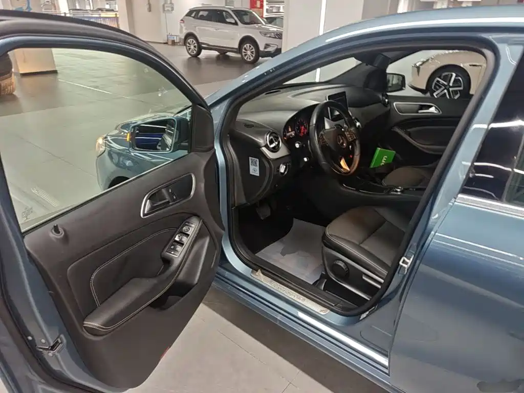 Mercedes-Benz B-Class 2016 — фото 16