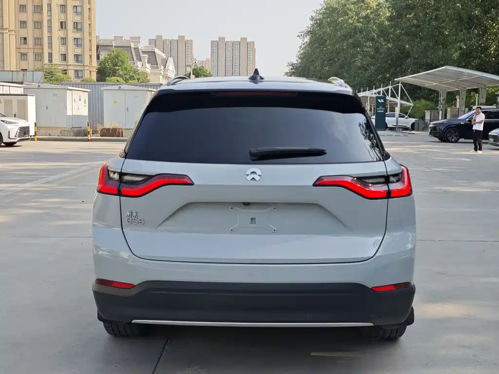 NIO ES8 2019