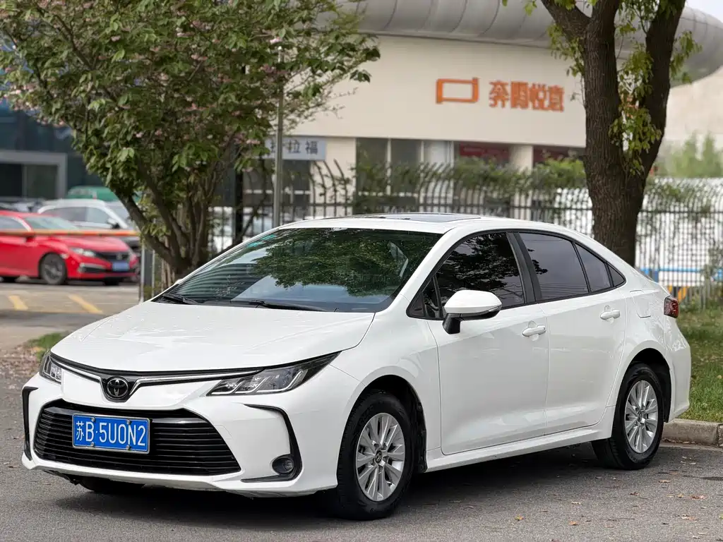 Toyota Corolla 2020 — фото 1
