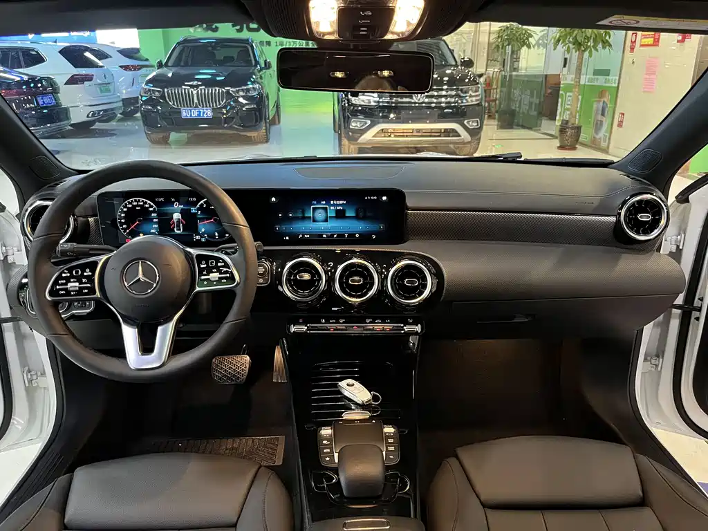 Mercedes-Benz A-Class 2021 — фото 10