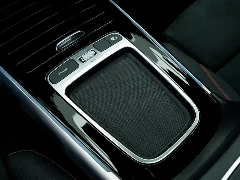 Mercedes-Benz GLB AMG 2025 — фото 11