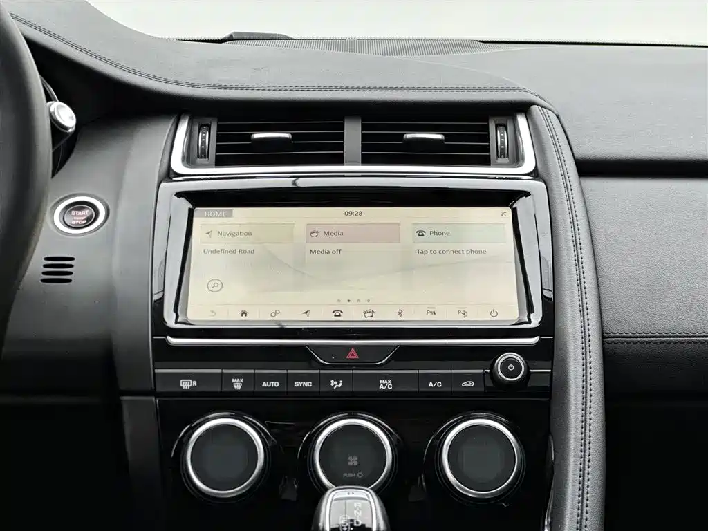 Jaguar E-PACE 2021 — фото 10