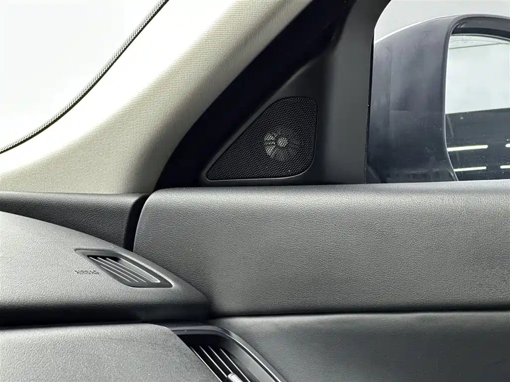Jaguar E-PACE 2021 — фото 13