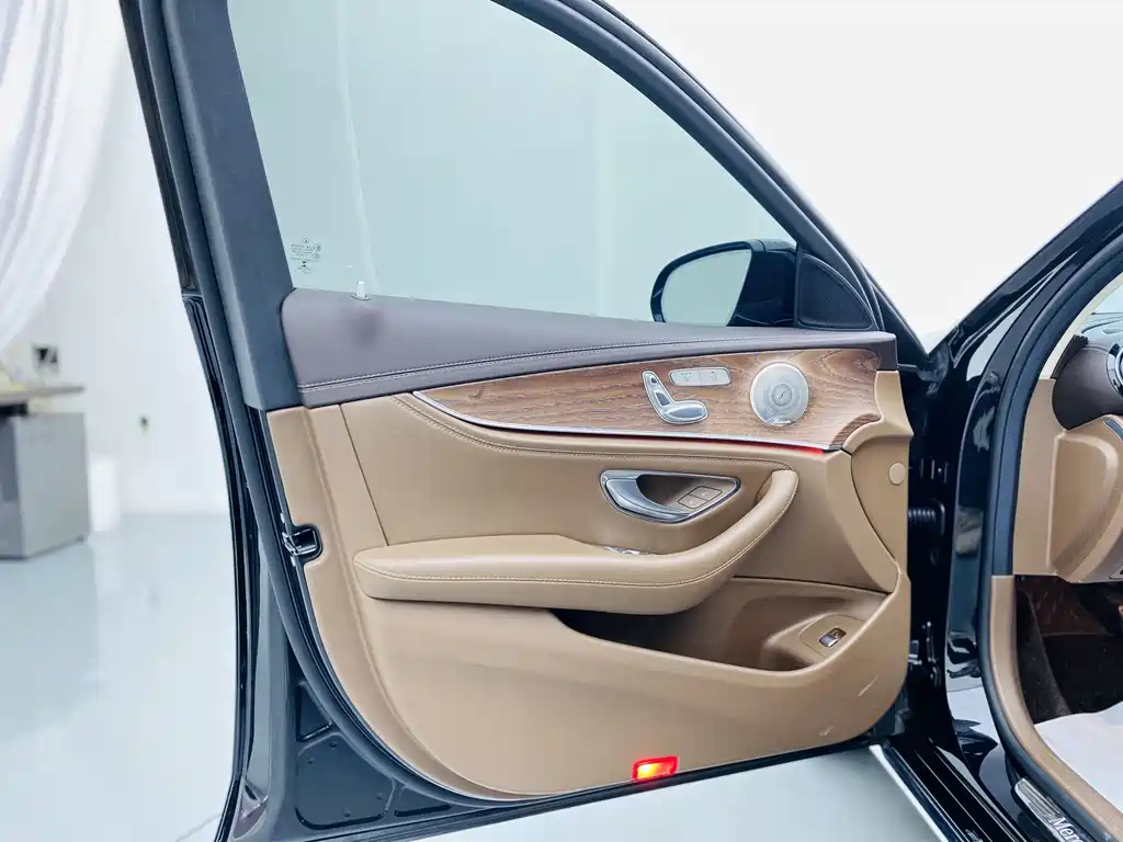 Mercedes-Benz E-Class 2022 — фото 17