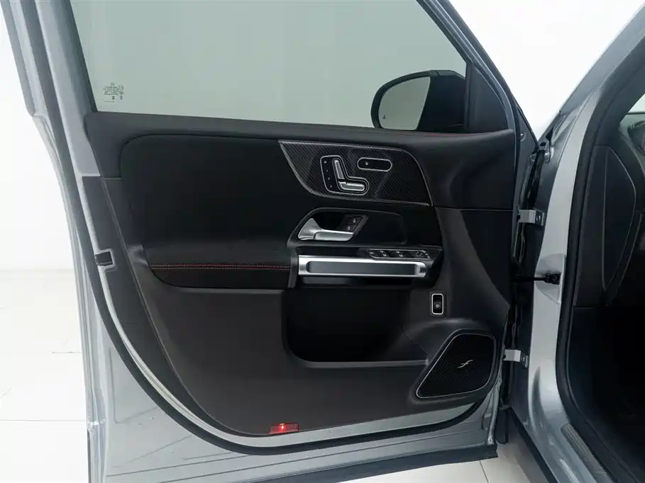 Mercedes-Benz GLB AMG 2025 — фото 14