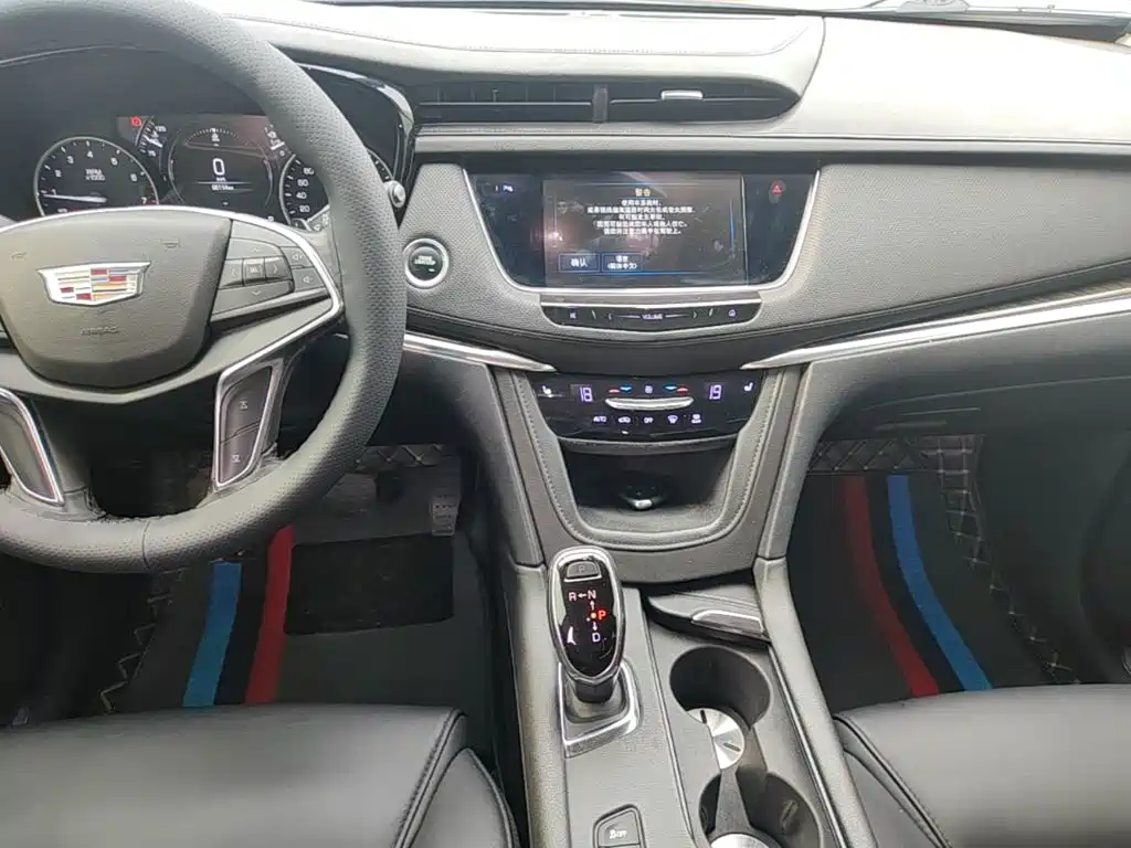 Cadillac XT5 2018 — фото 13