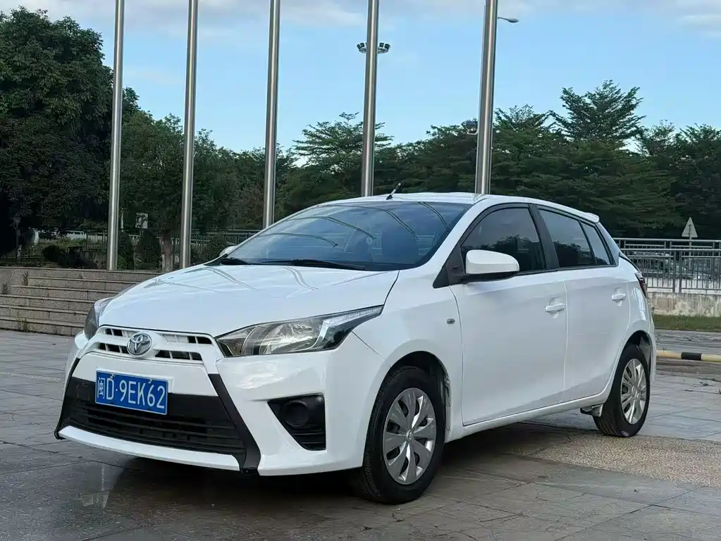Toyota Yaris L 2014