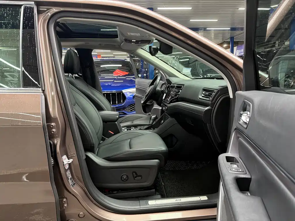 Jeep Commander 2019 — фото 14