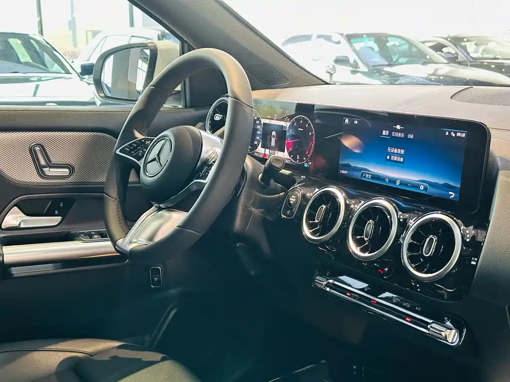 Mercedes-Benz GLA 2024 — фото 11