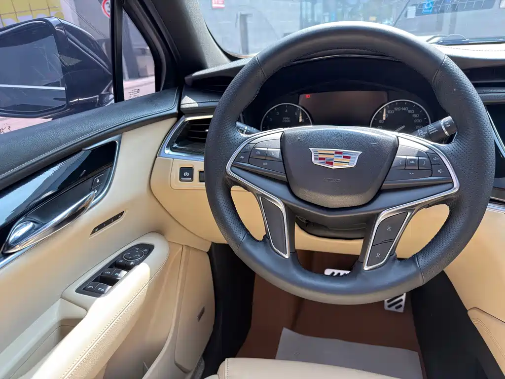 Cadillac XT5 2018 — фото 15