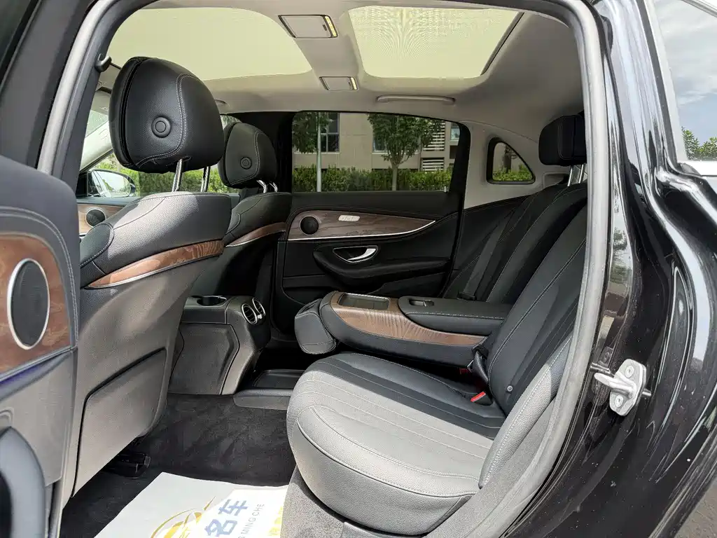 Mercedes-Benz E-Class 2020 — фото 12