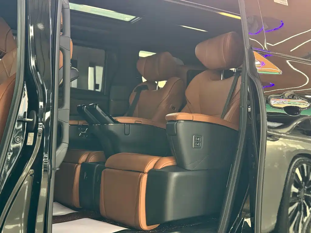 Toyota Alphard 2024 — фото 13