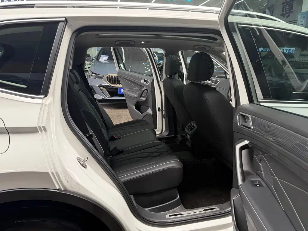 Volkswagen Tiguan L 2022 — фото 16