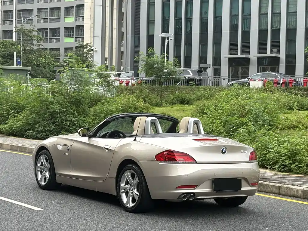 BMW Z4 2011 — фото 11