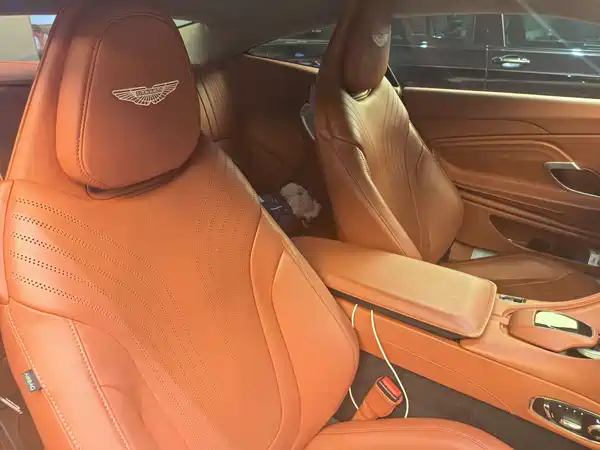 Aston Martin DB11 2020