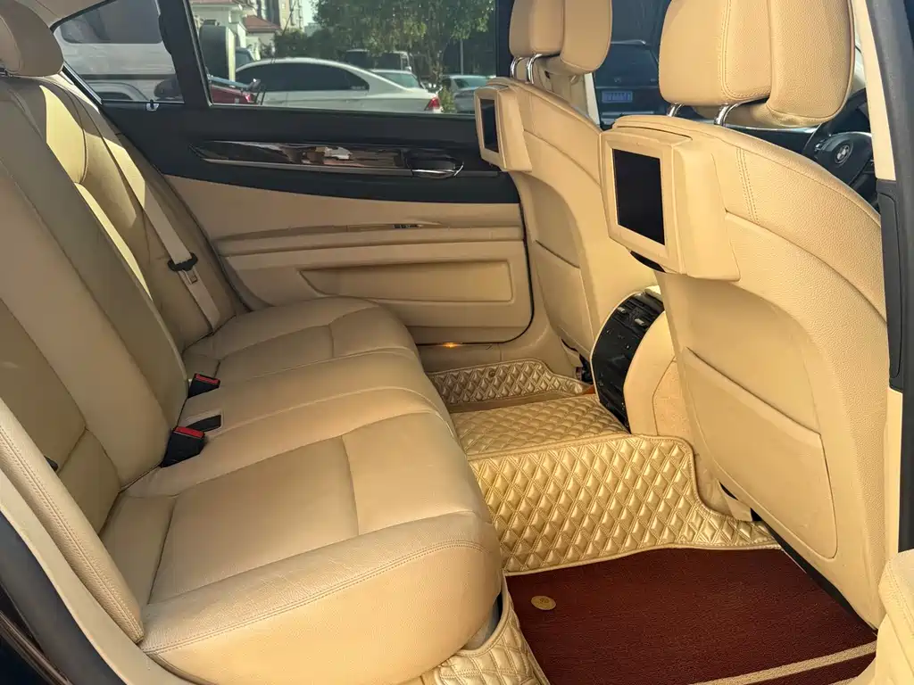 BMW 7 Series 2010 — фото 10