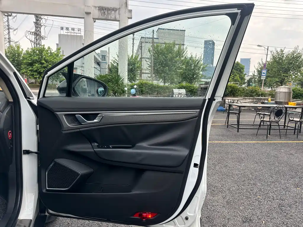 Geely Emgrand GS 2017 — фото 16